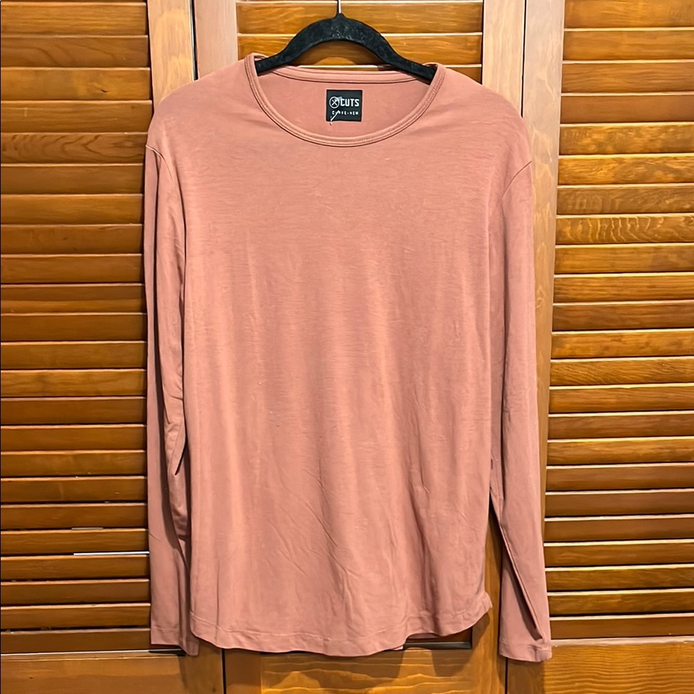 Cuts Clothing Men's Long Sleeve Curve Hem Shirt - Rust